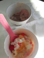 Yogurtland food