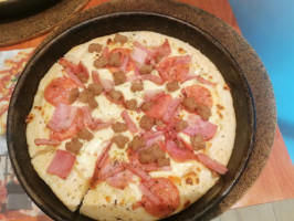 Pizza Hut Strada Outlet food