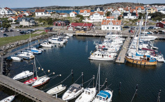 Hälsö Brygga outside