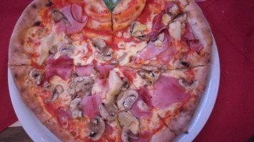 Pizzeria Un Momento food