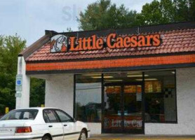 Little Caesars Pizza outside