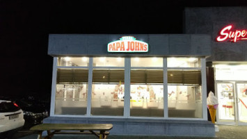 Papa John's outside