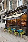 Giraffe Hampstead inside