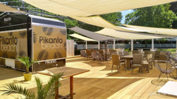 Pikantó outside