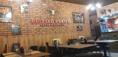 Buffalos Grill food