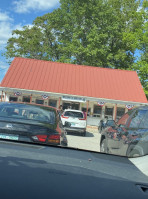 Lone Oak Ice Cream outside