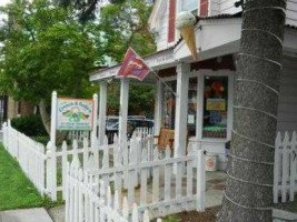 Emack Bolio's Ice Cream outside