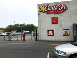 Carl's Jr. outside