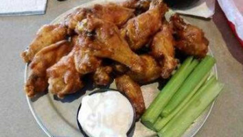 Plucker's Wing Bar food