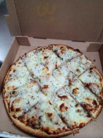 Bob's Tu Your Door Pizza food