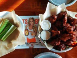 Hooters food