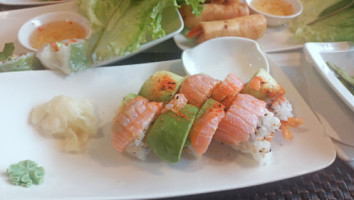 Yaka Sushi food