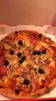 Gusto Pizza Vllasaliu food