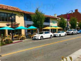 Pizzeria Delfina Burlingame outside