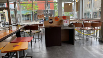 A&W (Mont-Royal) inside