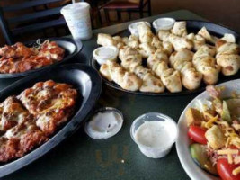 Round Table Pizza food