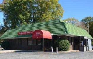 Phifer's Hot Wings -b-q outside