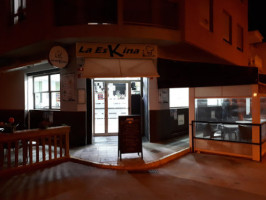 La Eskina inside