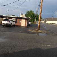 Lima Avenue Root Beer Stand outside