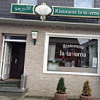 Pizzeria La Taverna outside