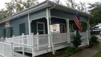 Buzzy's Breakfast Downtown outside