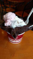 Cold Stone Creamery inside