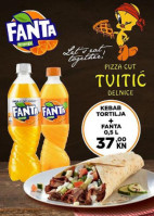 Pizzeria Tvitić food