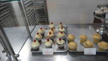 Yummy Cupcakes Burbank food