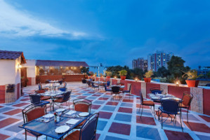 La Place Sarovar Portico, Lucknow food