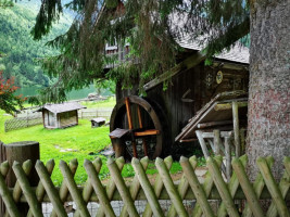 Gasthaus Forellenhof outside