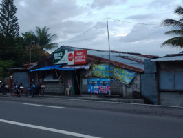 Mark's Batchoy outside