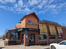 Applebee's Neighborhood Grill outside