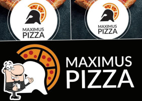 Maximus Pizza food