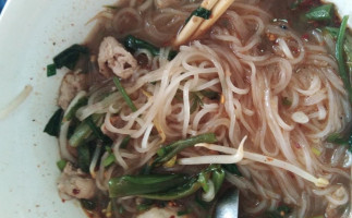 ร้านก๋วยเตี๋ยวดงภู่ food