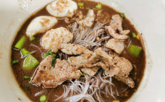 ก๋วยเตี๋ยวเรือ กม.111 food