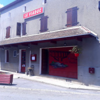 Le Viaduc Bar Restaurant outside