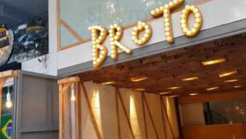 Broto Pizza inside