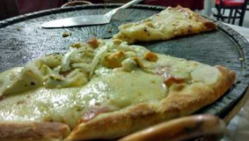 Giovani's Pizzaria food