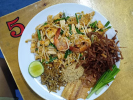 ผัดไทยไฟนรก Pad Thai Fai Na Rok inside