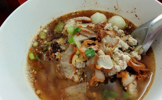 ร้านก๋วยเตี๋ยวเรือนายเล็ก food