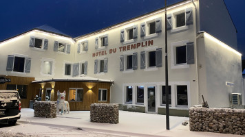 Du Tremplin outside