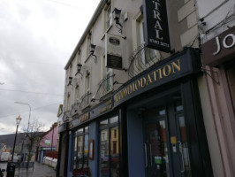 The Harbour Inn outside