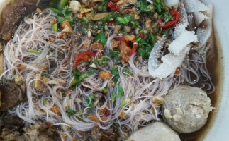 ร้านก๋วยเตี๋ยวชามโต ครัวเพิ่มพูล food