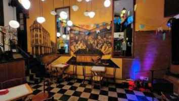 Vitoria Cafe inside