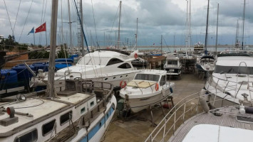 Ship Inn Marina outside