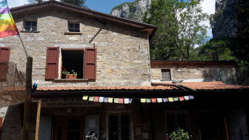 Rifugio Forte Dei Marmi outside