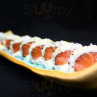 Lui Sushi food