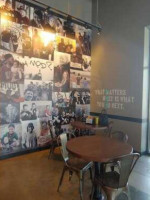 Mod Pizza inside