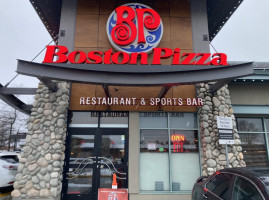 Boston Pizza outside