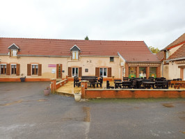 Auberge De Saint-fergeux outside